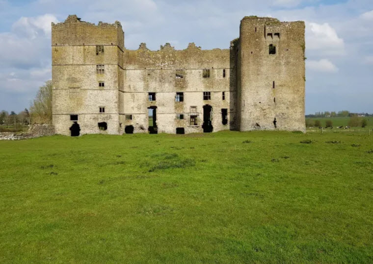 Loughmore Castle, Republic of Ireland, Ireland